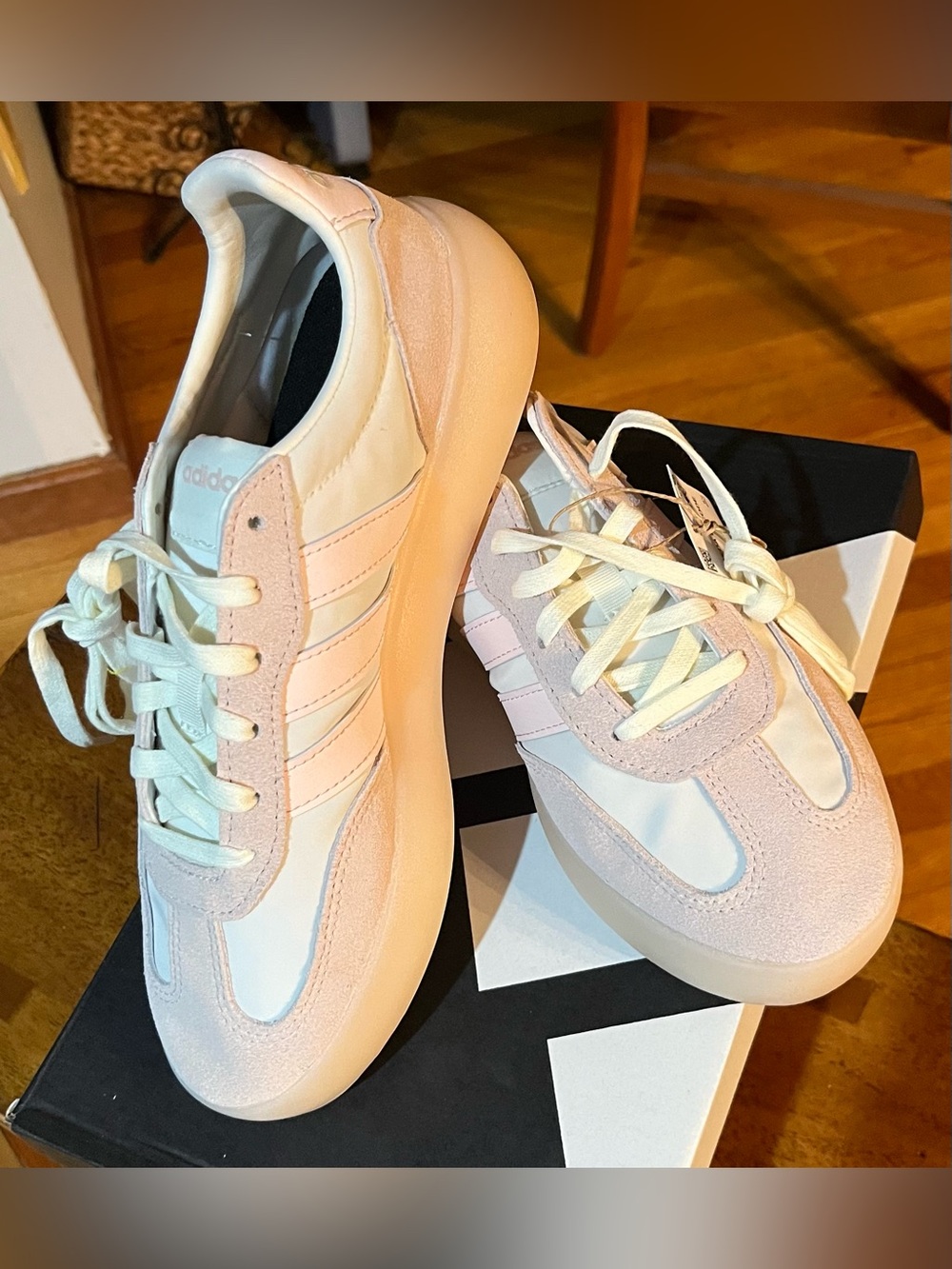 ADIDAS - Women’s Pale Pink Lace-Up 👟 👟👟